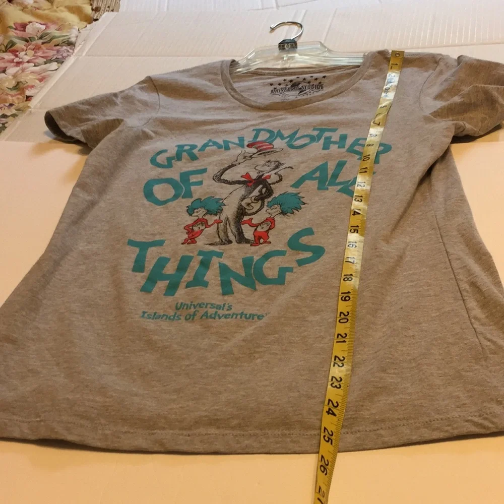 Universal Studios Grandmother of All Things  Gray T-shirt Size Large